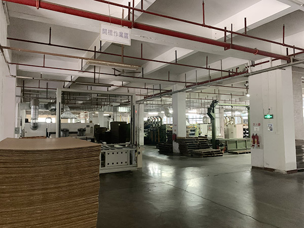 車間一角-四臺全自動印刷機合照